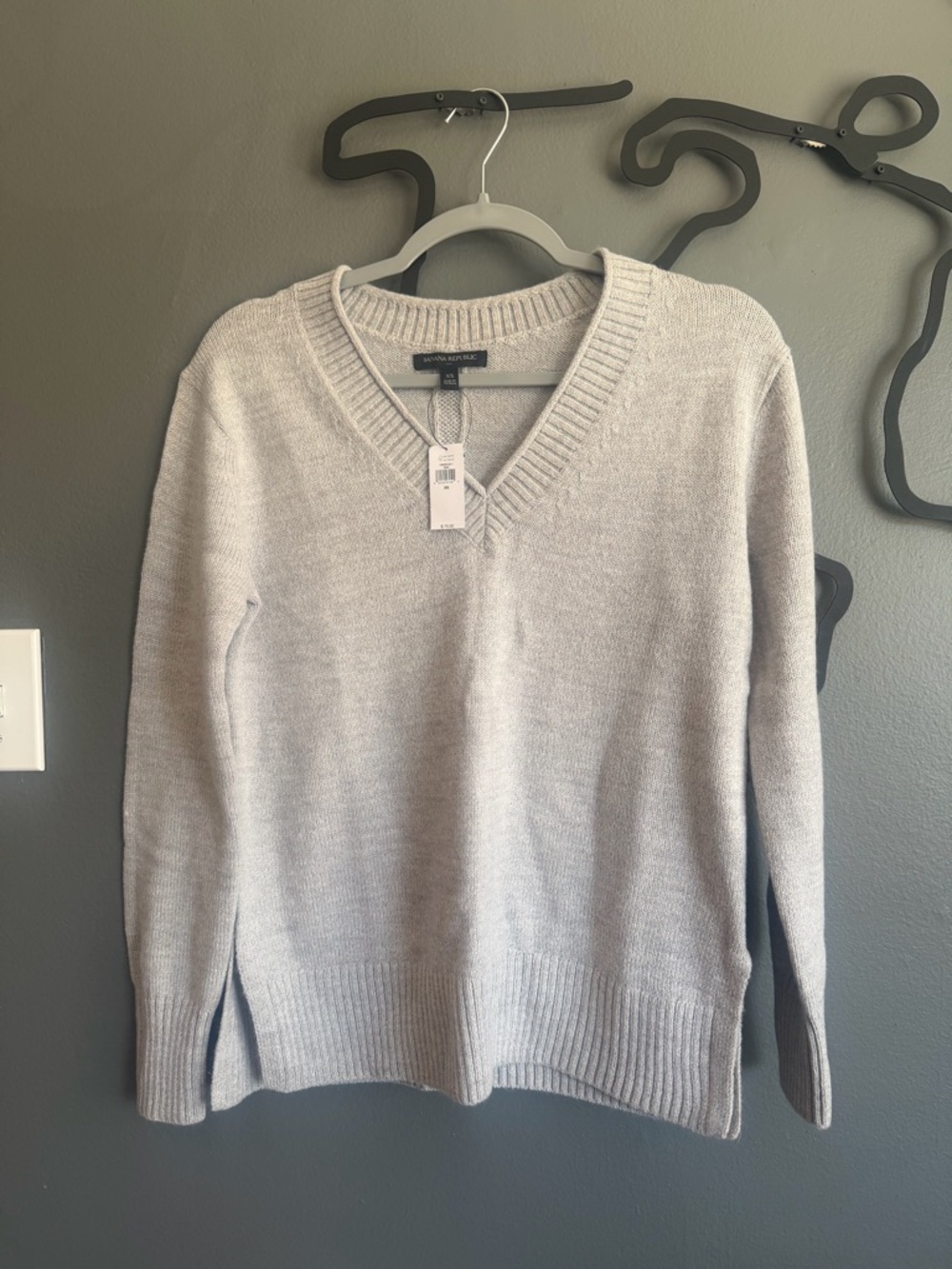 NWT Banana Republic Light Gray V-Neck Sweater XS